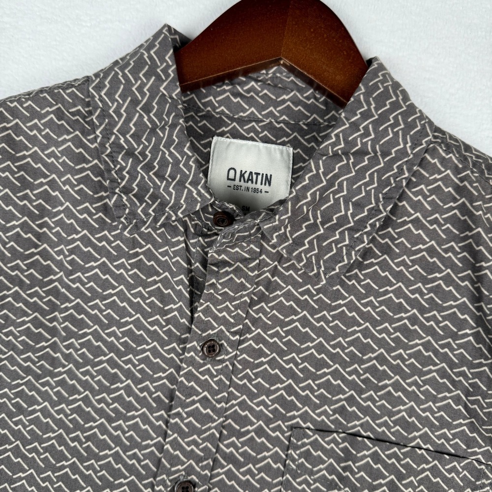 Katin Summit Shirt Mens Small Gravel Grey AOP Short Sleeve Button‎ Up Surf Skate